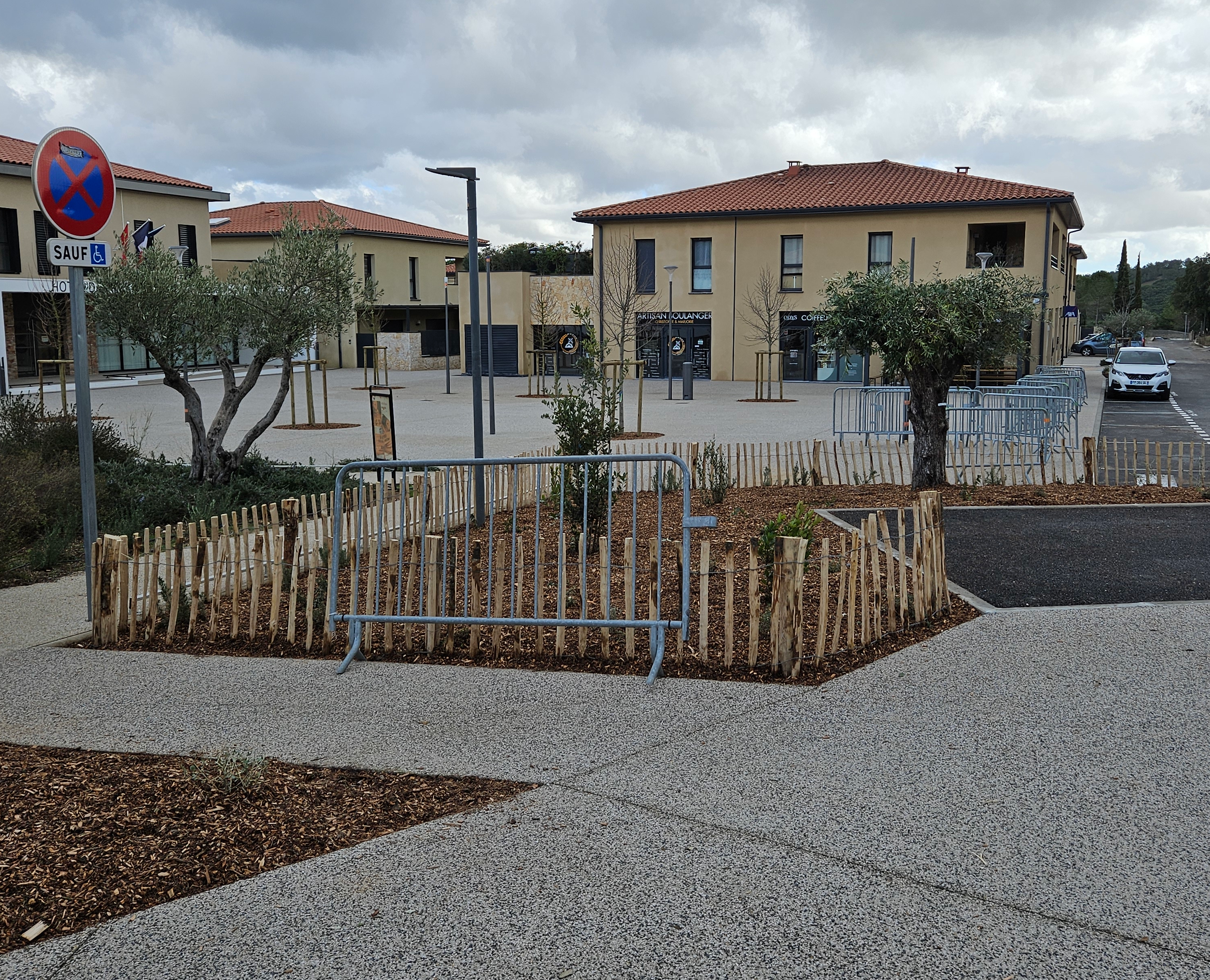 Aménagement de la place du village